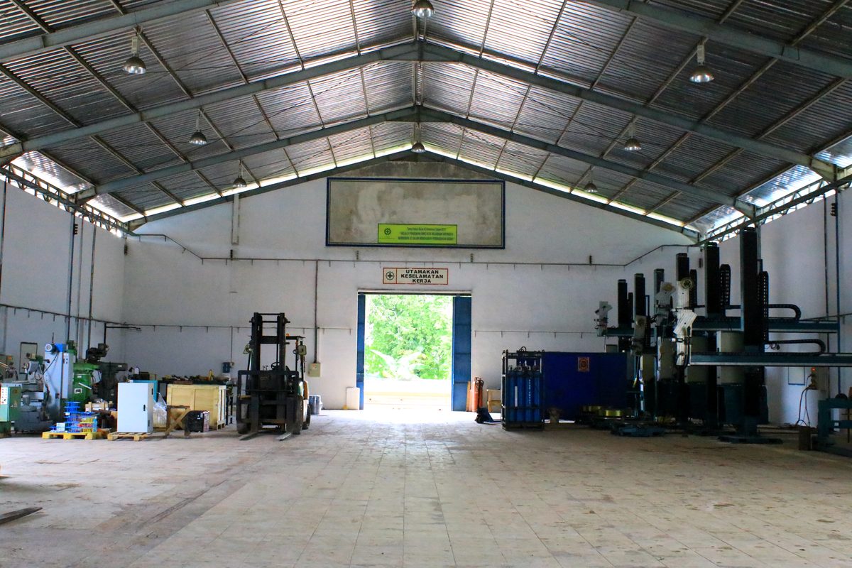Interior of the open fabrication bay